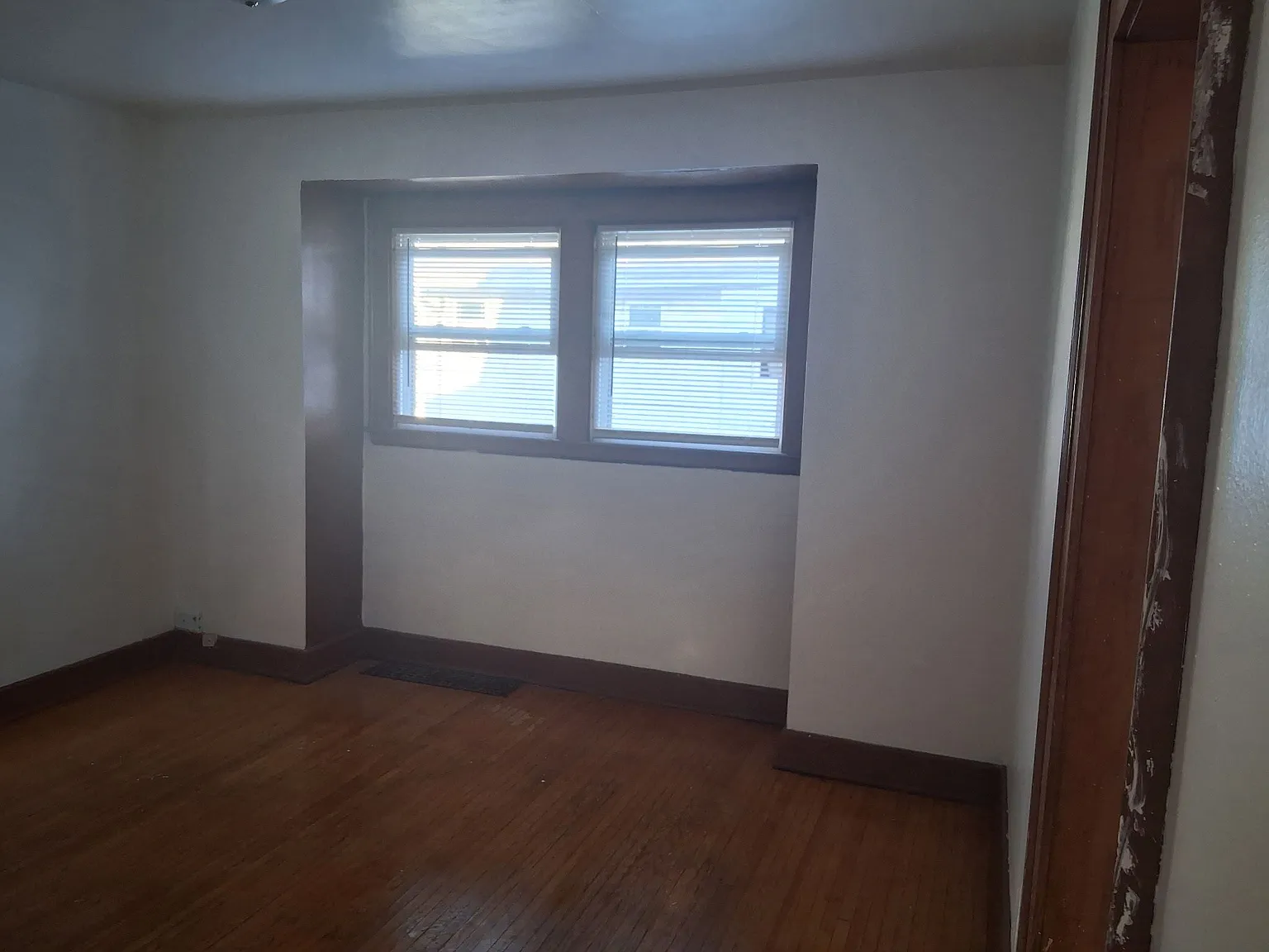 2 bed, 1.0 bath, 878 sqft, $875 — Photo 2