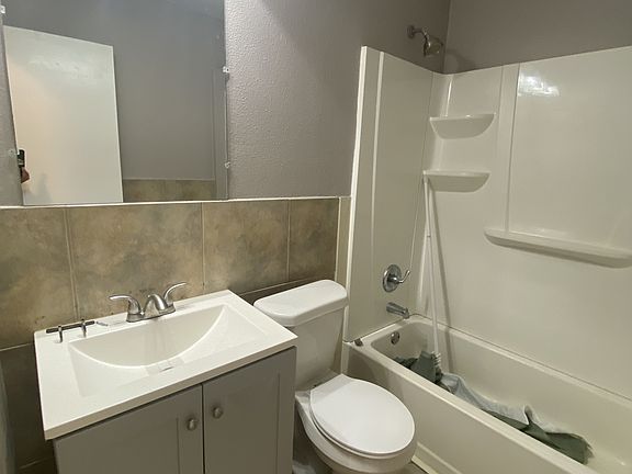 4th image of 7841 Lenora Ct