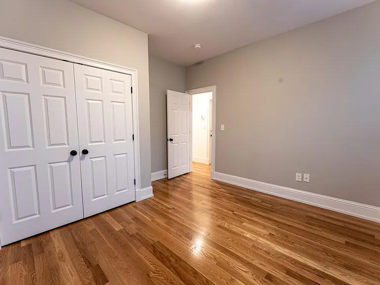 305 W 3rd St #2 — Photo 16