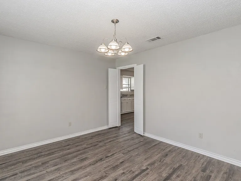 3008 Apple Valley Dr — Photo 5