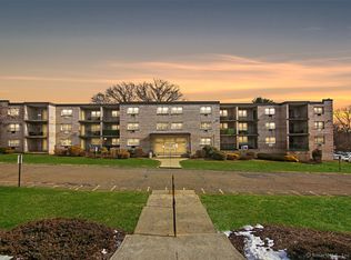 300 Meadowside Rd APT 312, Milford, CT 06460