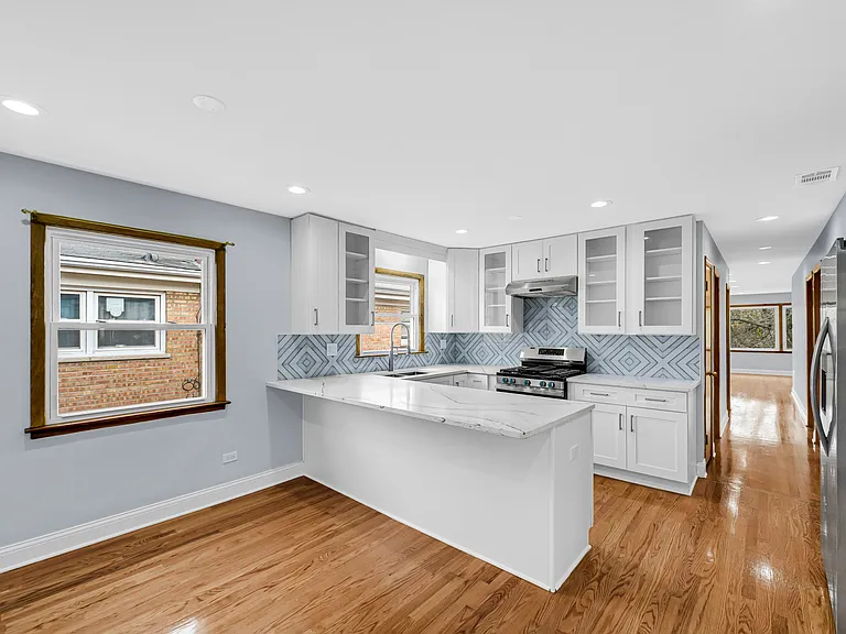 5740 N Lowell Ave #2 — Photo 15
