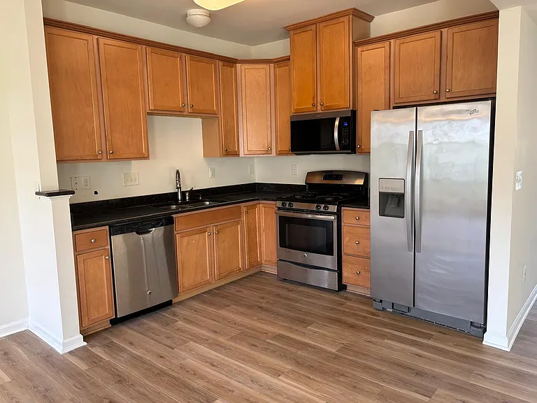 2528 Silverthorn Dr — Photo 9
