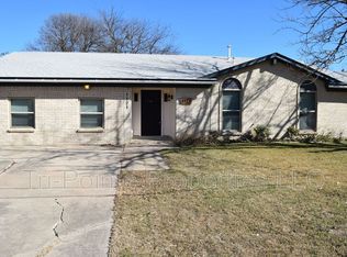 1121 Bryant St, Benbrook, TX 76126