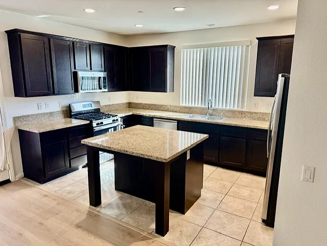 26816 Albion Way — Photo 3