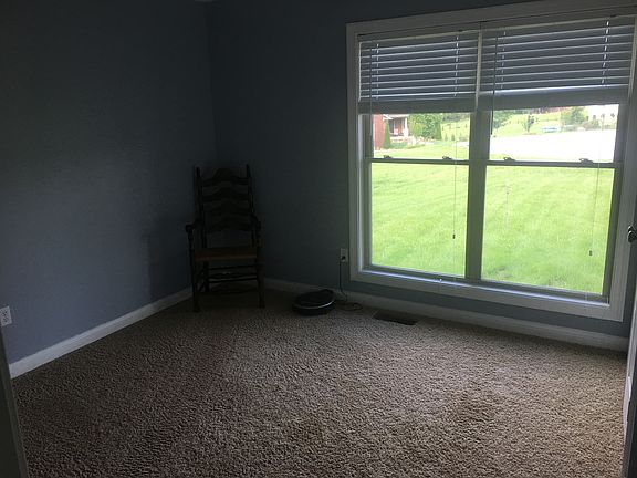 5th image of 91 Henry Ct