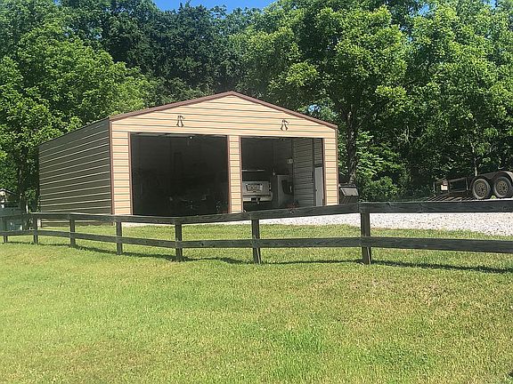 Shop has electricity 