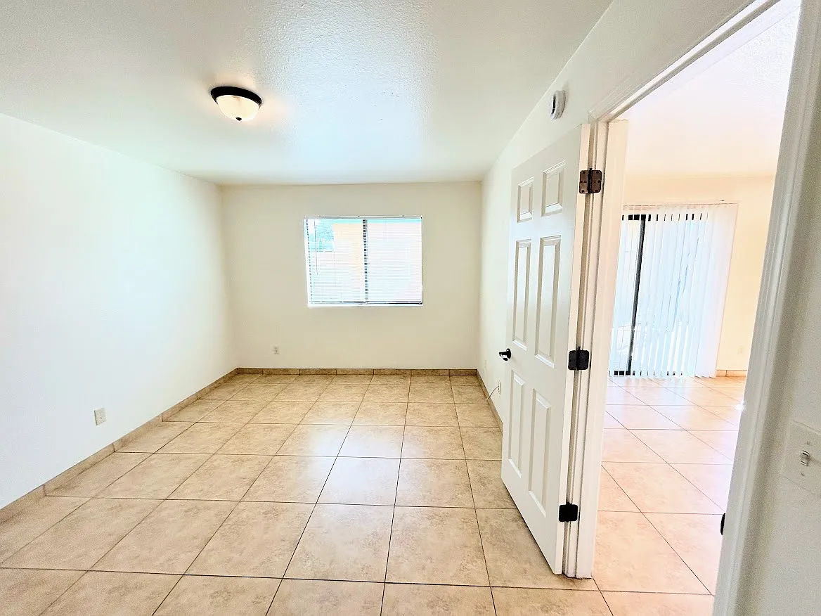 1 bed, 500 sqft, $995 — Photo 1