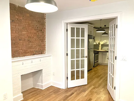 Rented by Brownstone Property Group | media 8