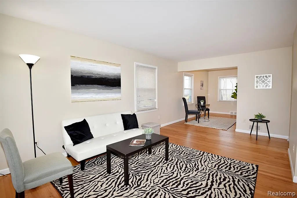 2 bed, 992 sqft, $1,595 — Photo 2