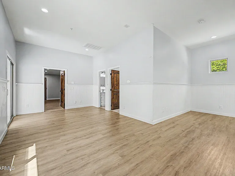 2311 E Colter St — Photo 43