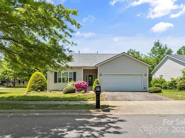2 Scottish Cir, Asheville, NC 28803