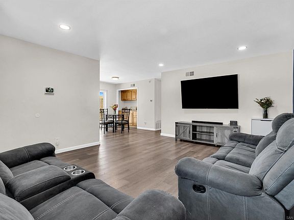 4th image of 4077 Marcwade Dr