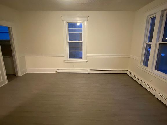 4th image of 53 Laurel Ave #1