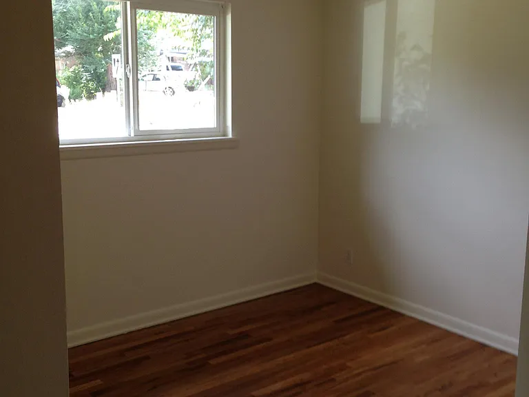 945 Grape Ave — Photo 7