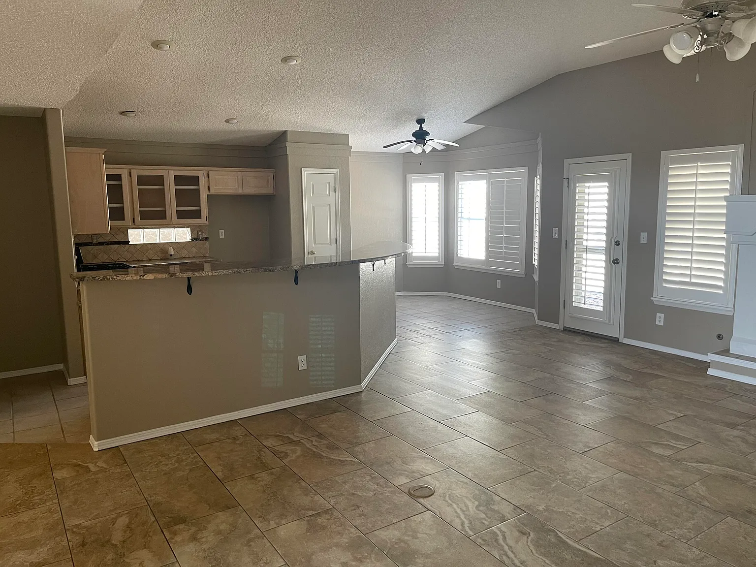 3 bed, 2.0 bath, 1769 sqft, $2,100 — Photo 3