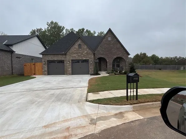 1925 Paseo Pl, Edmond, OK 73034