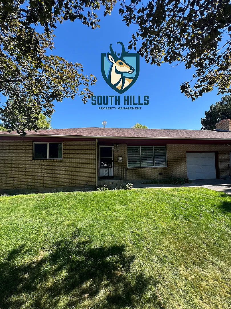 2bed/1bath - Attached One Car Garage - Built-in Shelving-Move-in Ready! — Photo 4