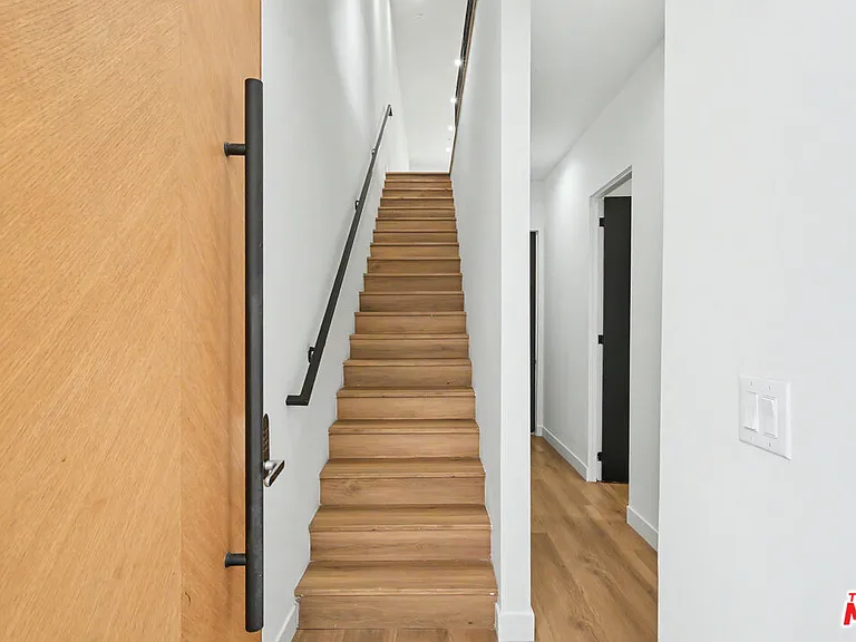 1907 S Corning St #1 — Photo 2