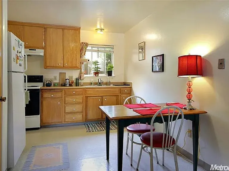 635 Adams St #8 — Photo 12