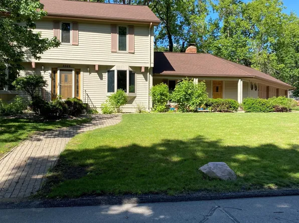 4644 Woodridge Rd, Minnetonka, MN 55345