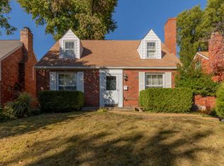 17 Lakeview Dr, Saint Louis, MO 63135