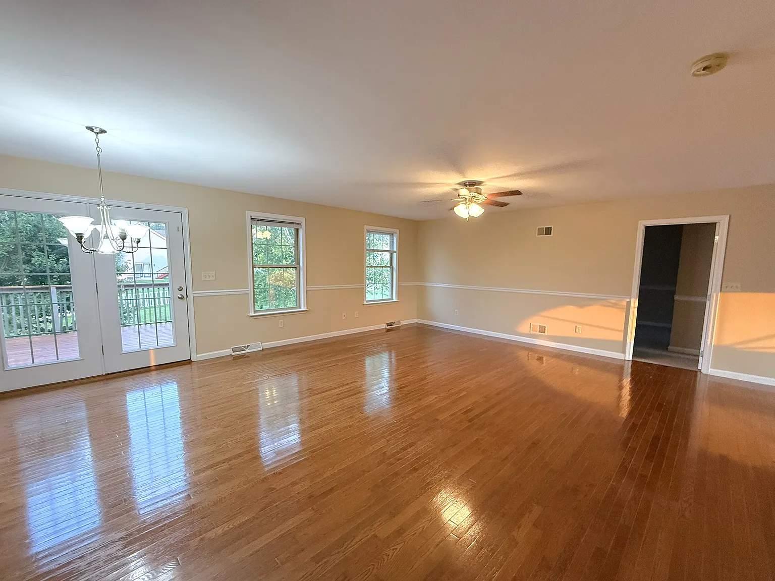 3 bed, 2036 sqft, $2,400 — Photo 3