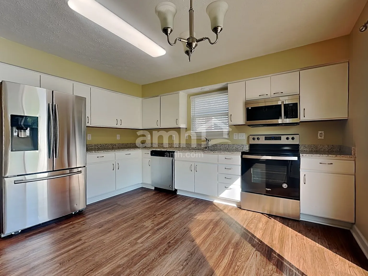 3 bed, 2.5 bath, 1274 sqft, $2,075 — Photo 3
