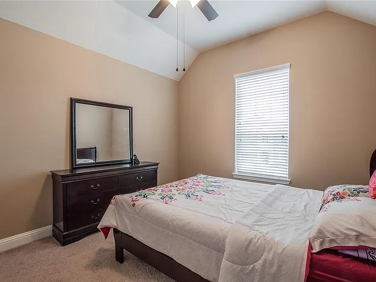 2440 Kingsgate Dr — Photo 16