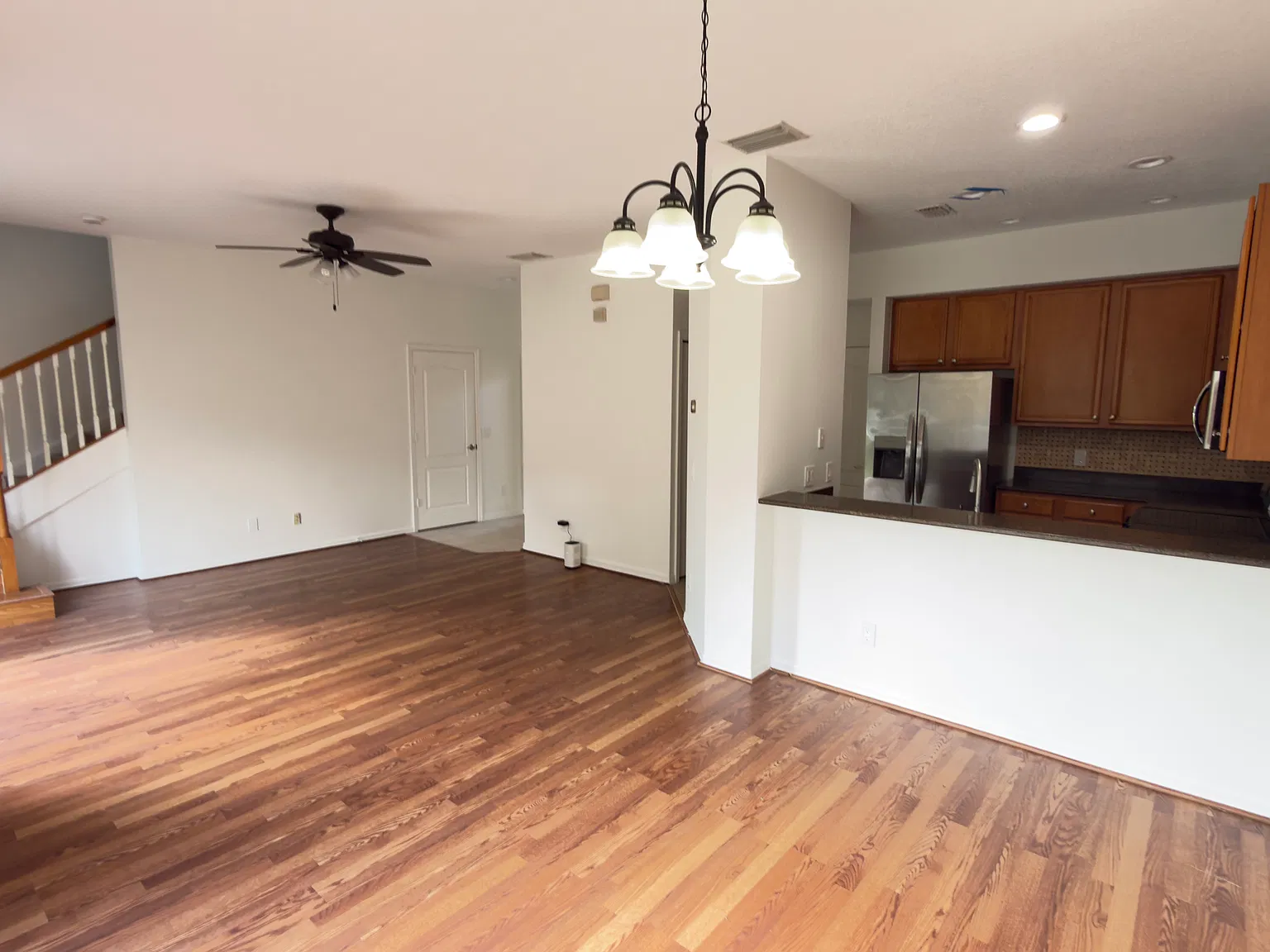 3 bed, 2.5 bath, 1455 sqft, $2,100 — Photo 4
