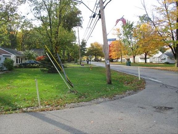 4th image of 4874 Robinwood Dr