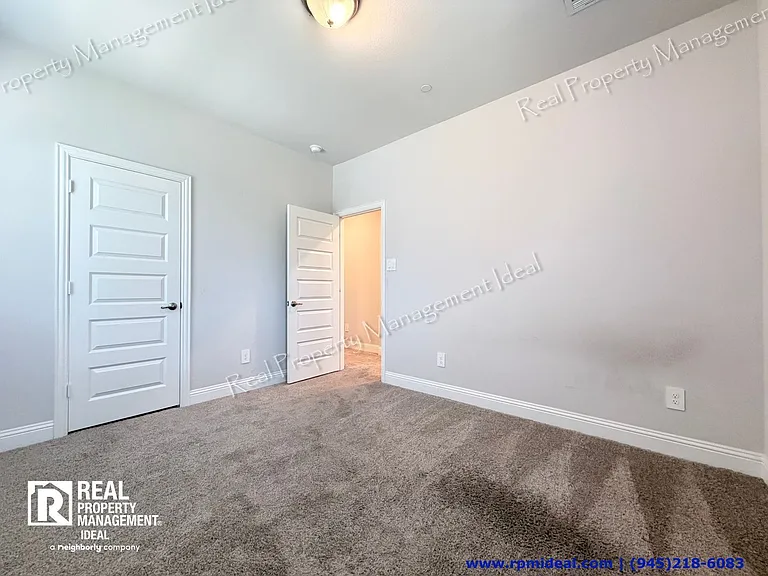 2130 Argolis Dr — Photo 22