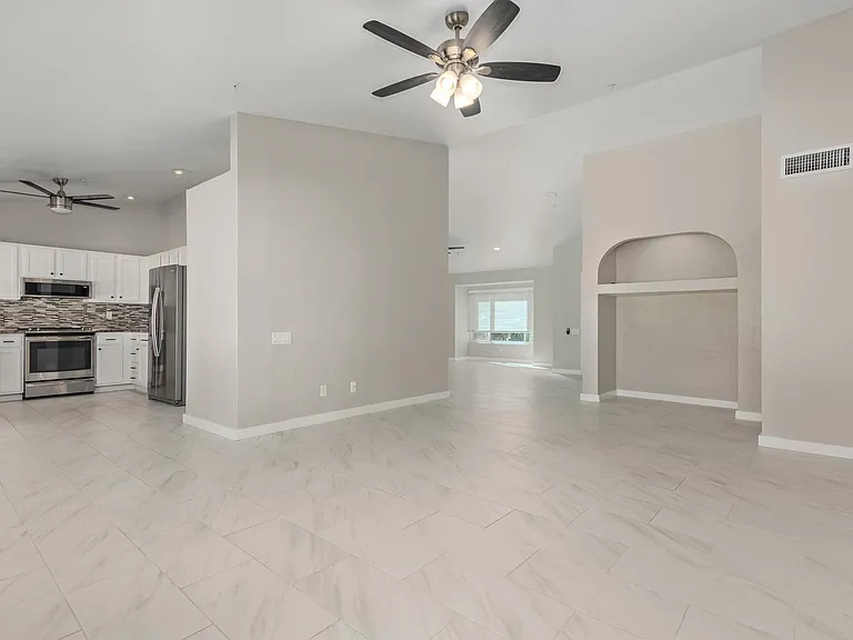 9138 E Davenport Dr — Photo 13