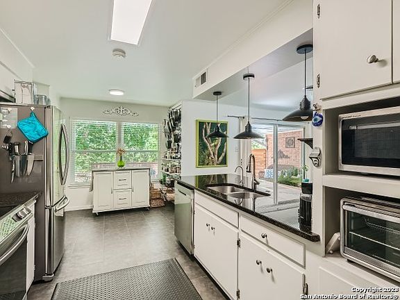 3rd image of 3915 MIDVALE DR