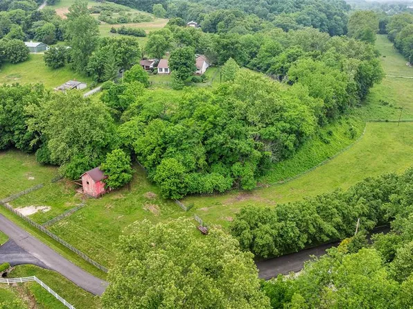 4945 Fox Bridge Rd, Pacific, MO 63069