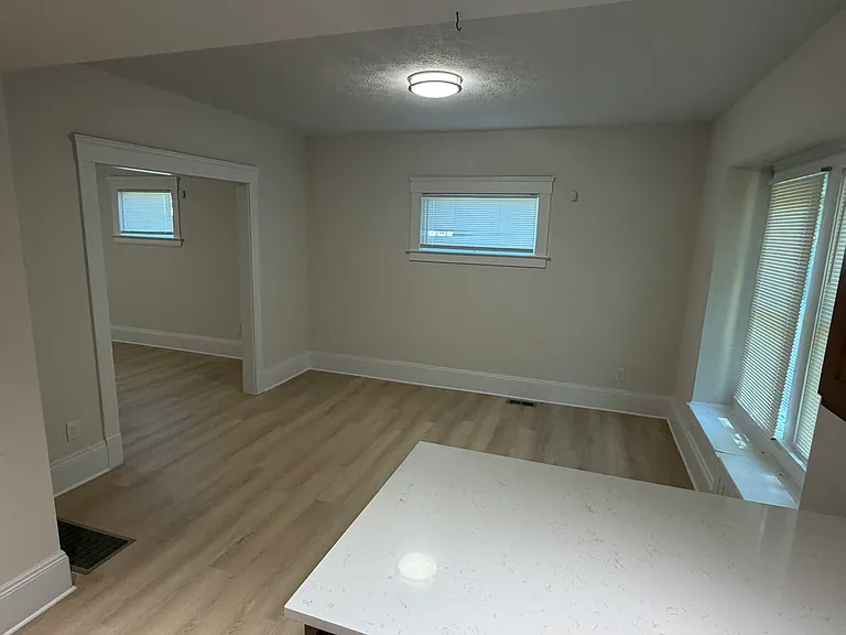 10524 Lee Ave — Photo 8