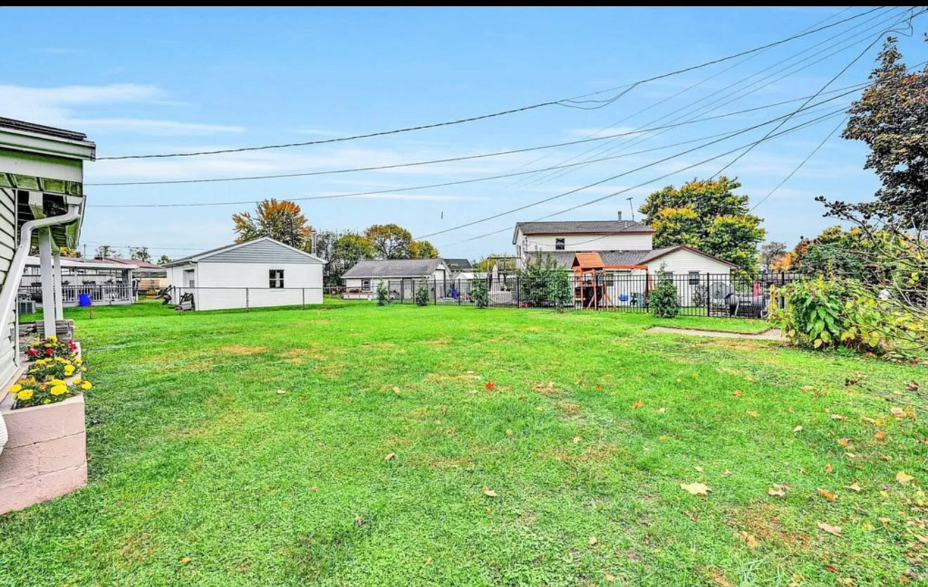 130 Hull Dr — Photo 4