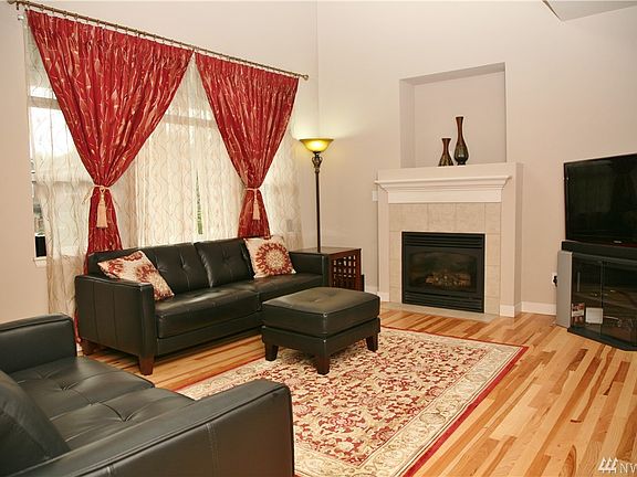 3rd image of 901 233rd Ave NE