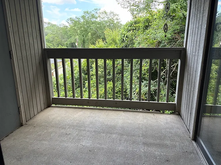 1103 Greentree Ct #F — Photo 10