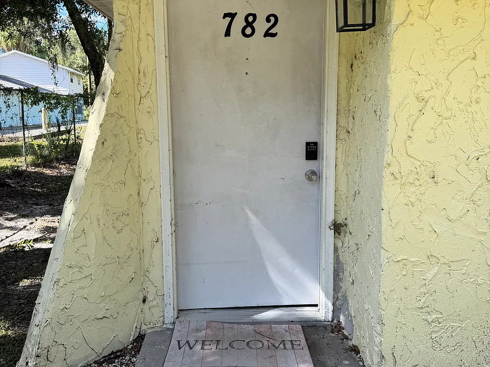782 N Gardenview Ter