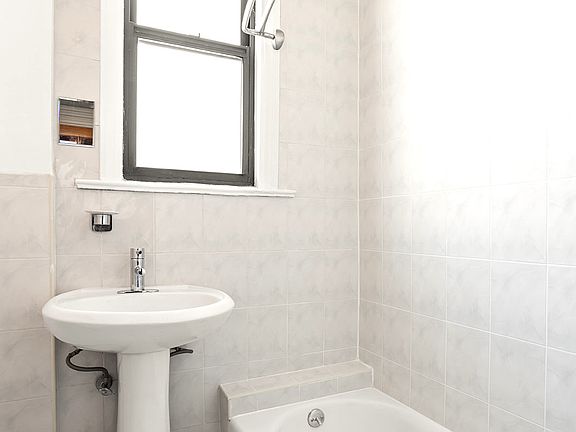 5th image of 578 Vanderbilt Ave APT 3