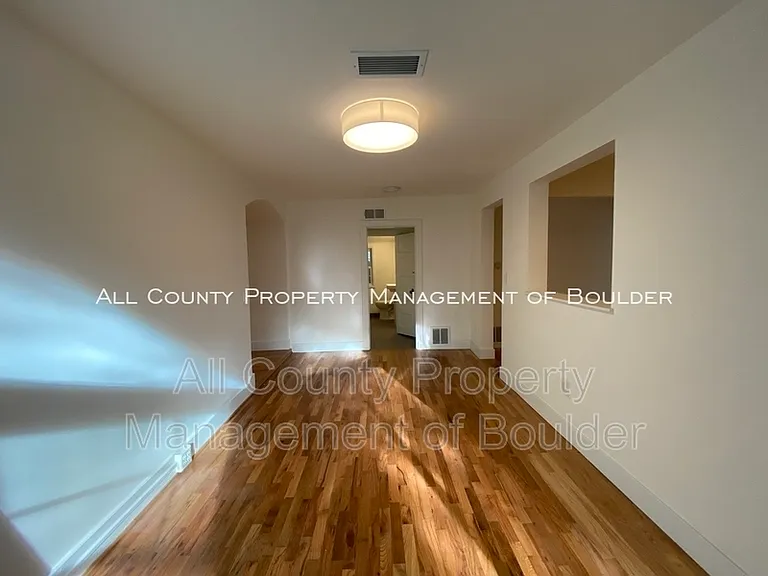 528 Pearl St — Photo 8