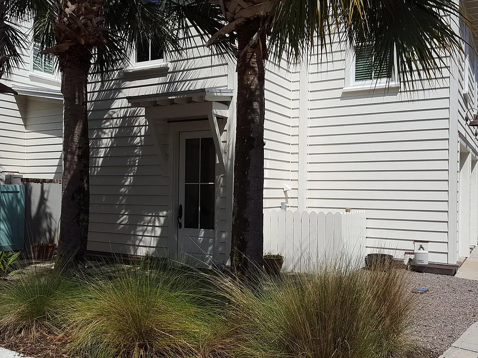 106 Latitude Ln