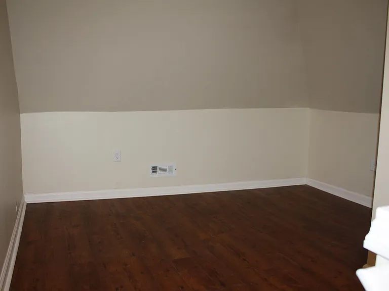 1466 Indianola Ave — Photo 22