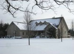 8516 Hyne Rd, Brighton, MI 48114