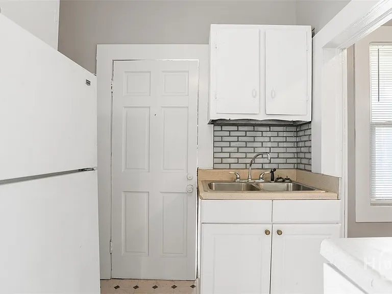1023 W 37th St — Photo 31