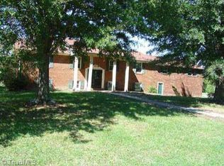 4720 Merriweather Dr, Winston Salem, NC 27107