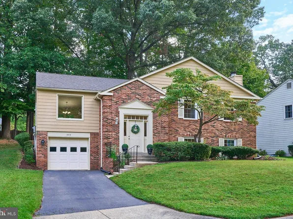 9718 Loch Linden Ct, Fairfax, VA 22032