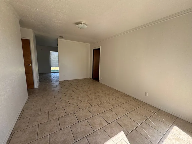 3107 Merrill Ave — Photo 5