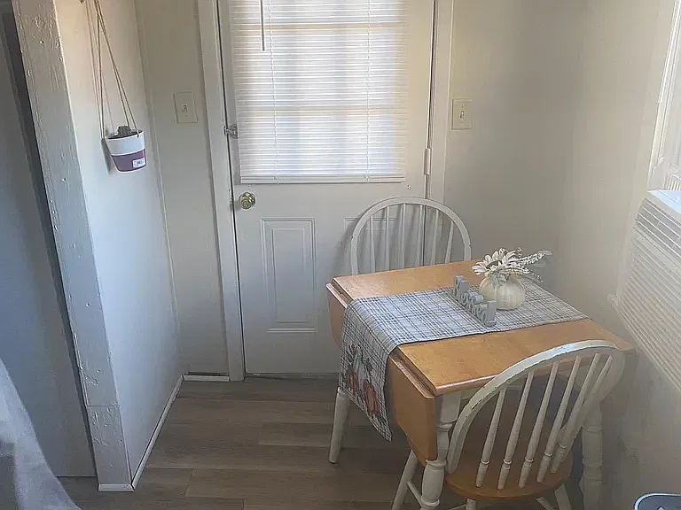2 bed, 1000 sqft, $950 — Photo 4